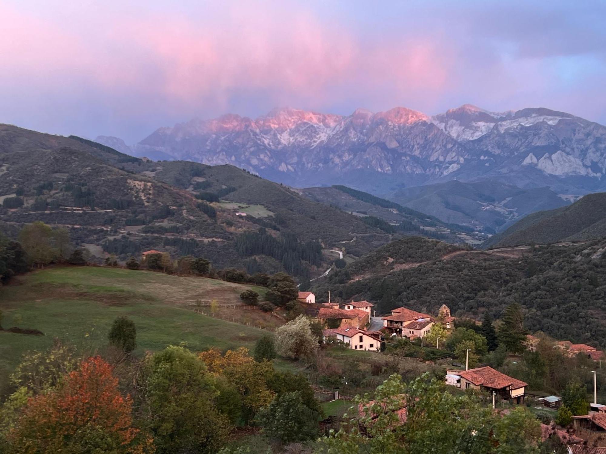 Posada La Trebede Перросо Экстерьер фото