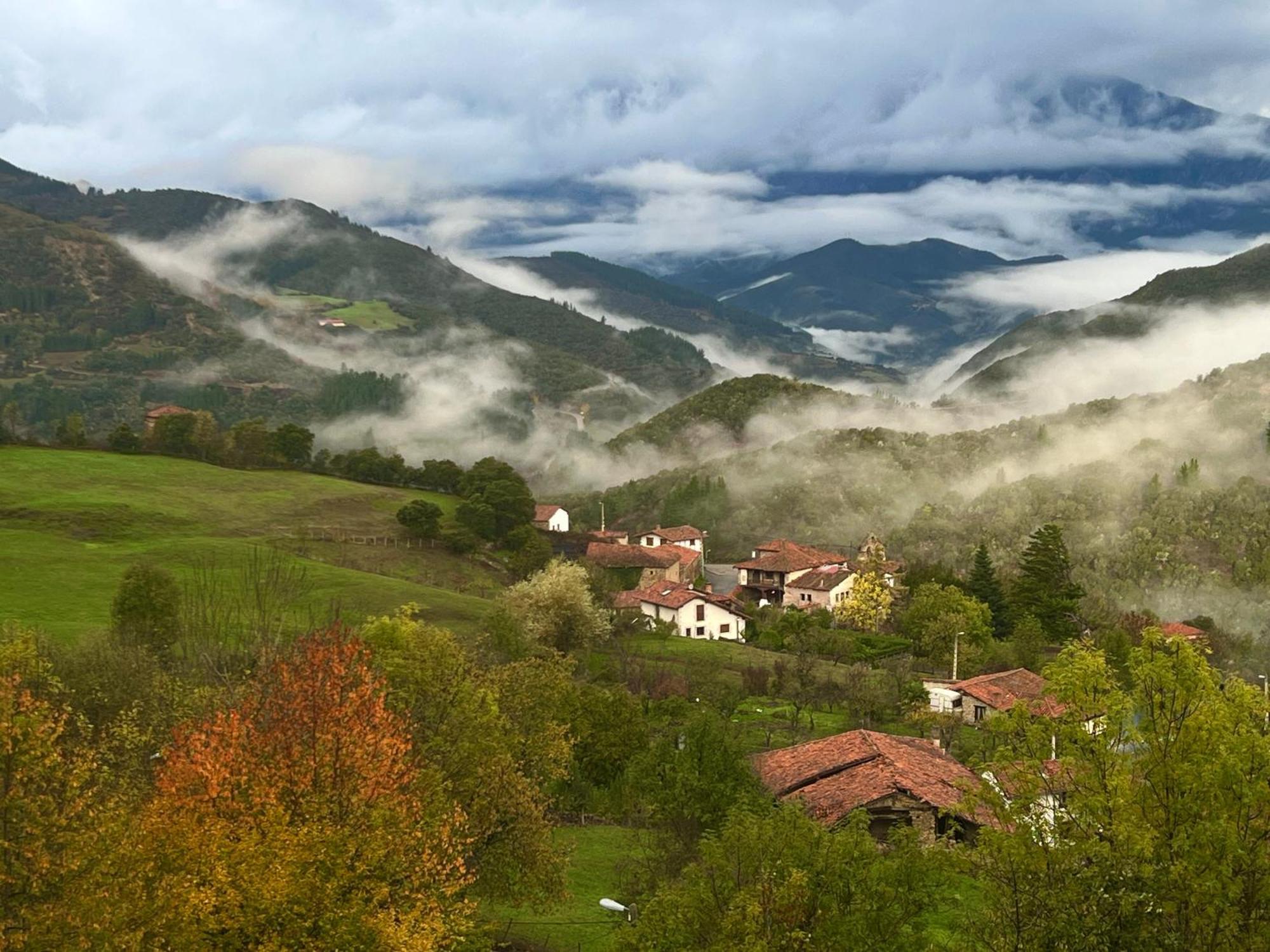 Posada La Trebede Перросо Экстерьер фото